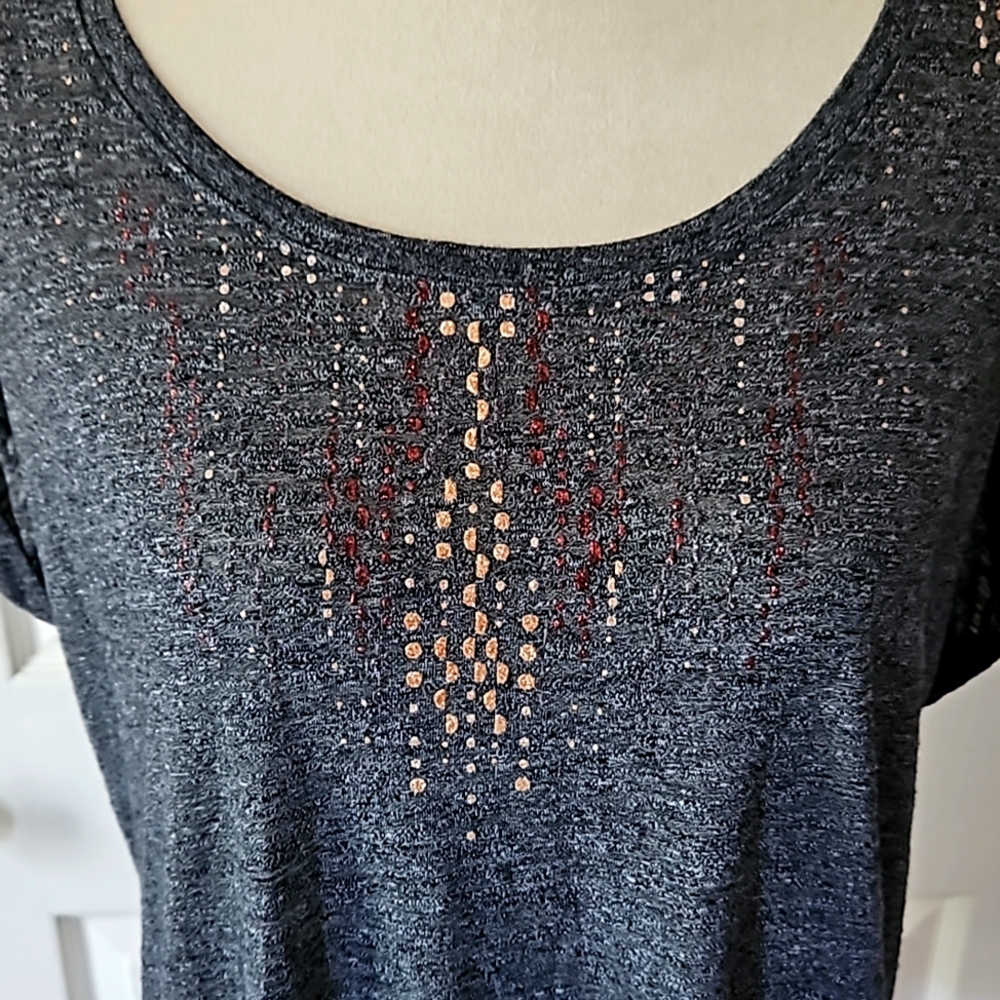 Eye Catching Burnout Top - Picture 2 of 7
